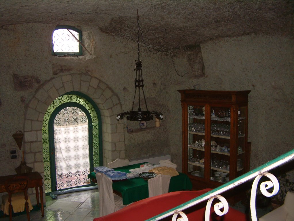 abitazione cantina e cellaio-6